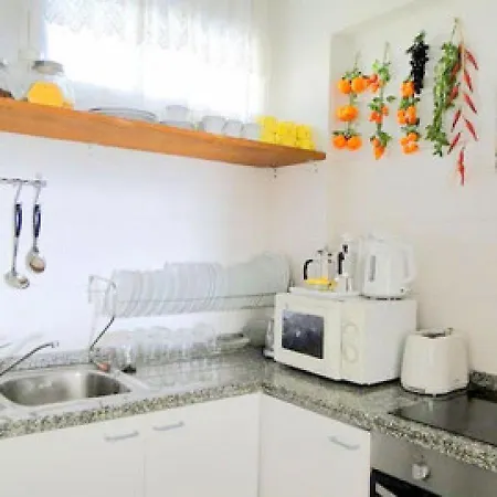 2 Bedroom Aprt Ocean View *